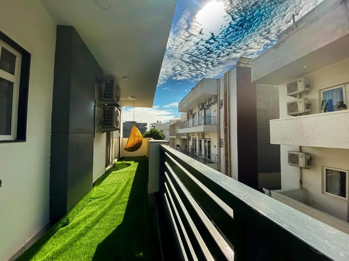 Sky Suites Γκουργκάον 3*,  Ινδία