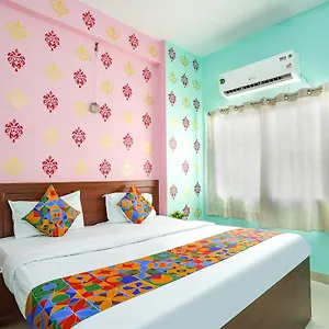 Hotel Fabexpress Kashi Khand