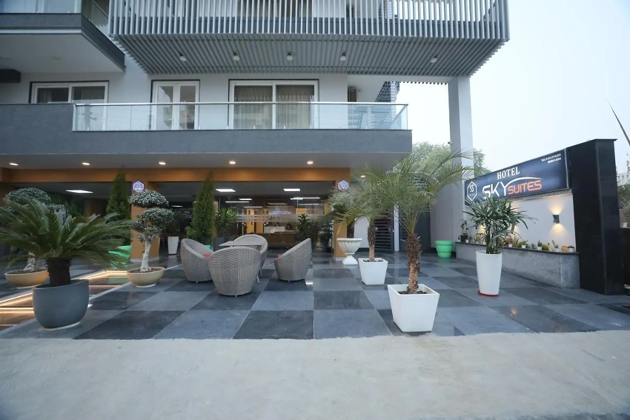 Sky Suites Γκουργκάον 3*,  Ινδία