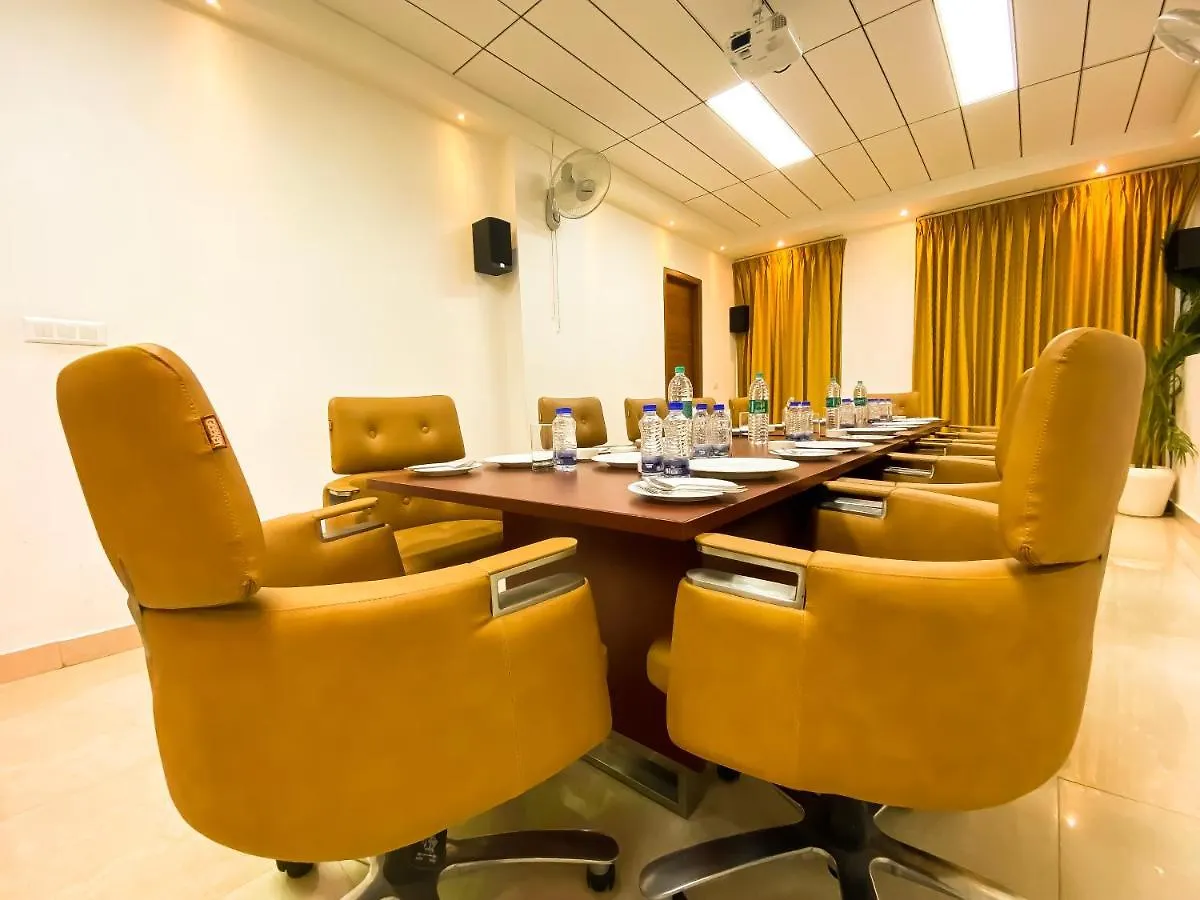 Sky Suites Γκουργκάον Ξενοδοχείο