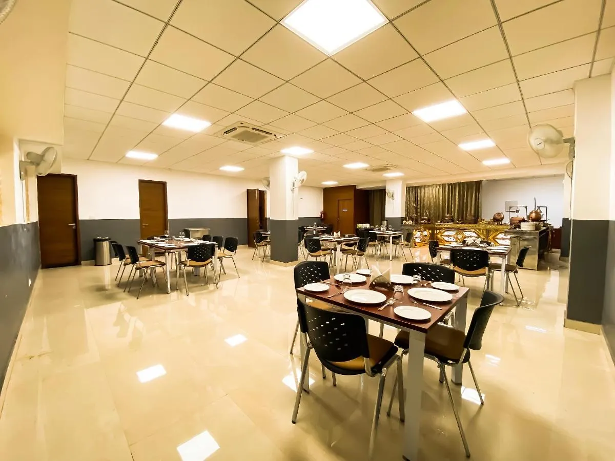 Sky Suites Γκουργκάον