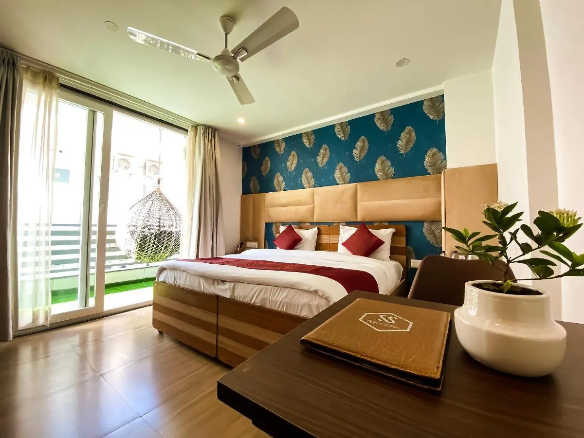 Sky Suites Γκουργκάον
