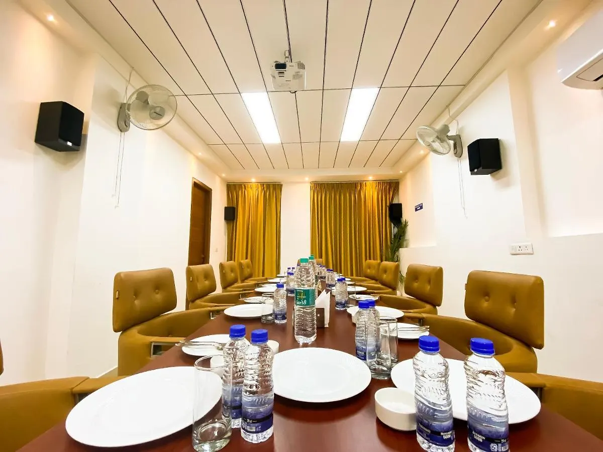 Sky Suites Γκουργκάον Ινδία