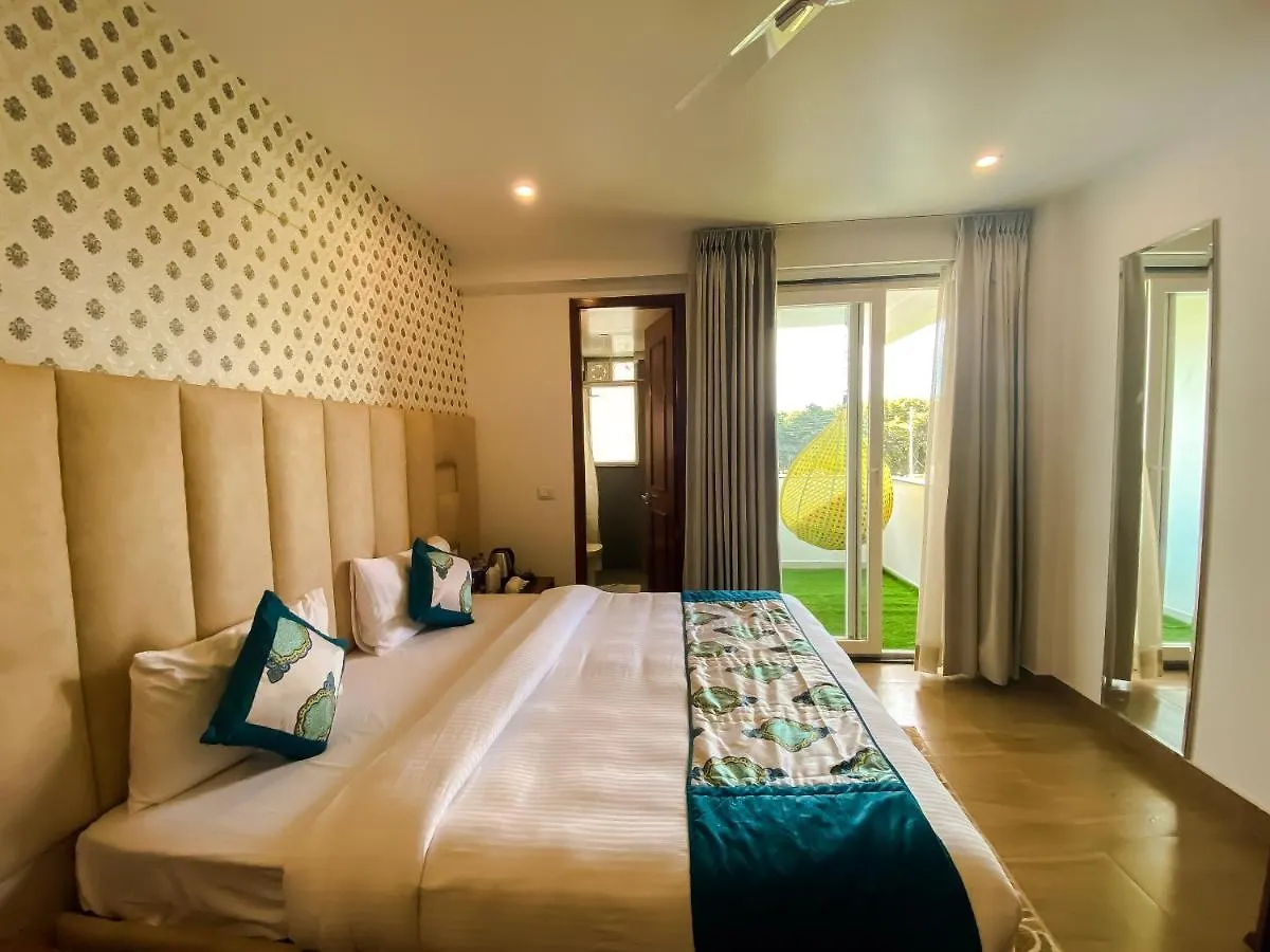 Sky Suites Γκουργκάον