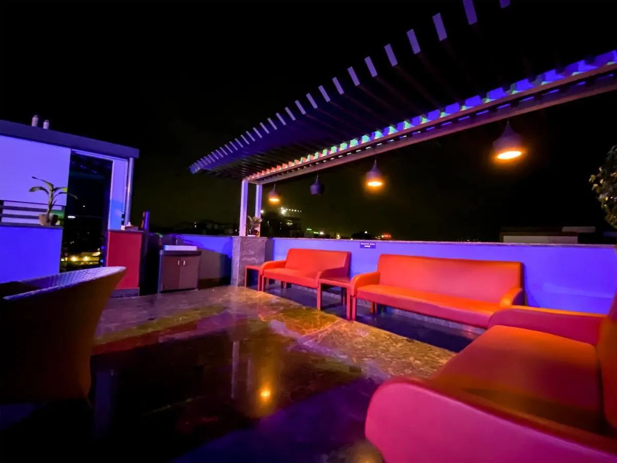 Sky Suites Γκουργκάον 3*,  Ινδία
