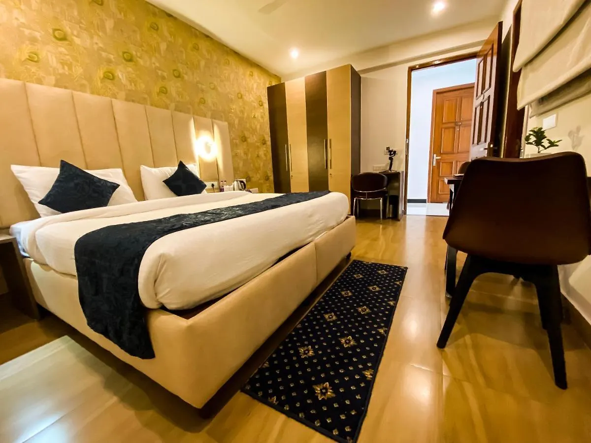 Sky Suites Γκουργκάον